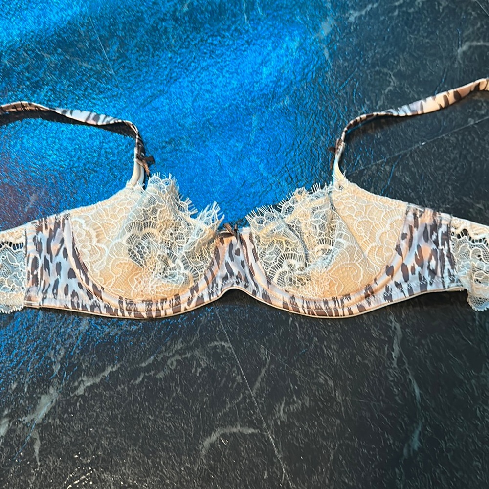 Victoria secret 32A unlined wicked minimal bra